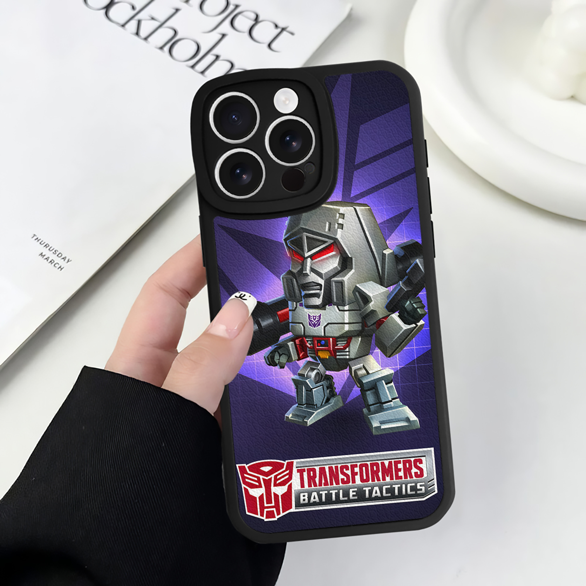 （画像用） Transformers トランスフォーマー 【iPhone 16シリーズ対応】シリコンスマホケース（レザー調） 材質：シリコン